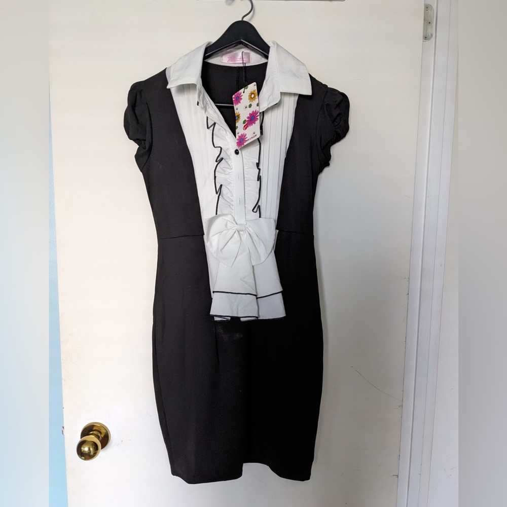 Elegant Black and White Women's Dress size small